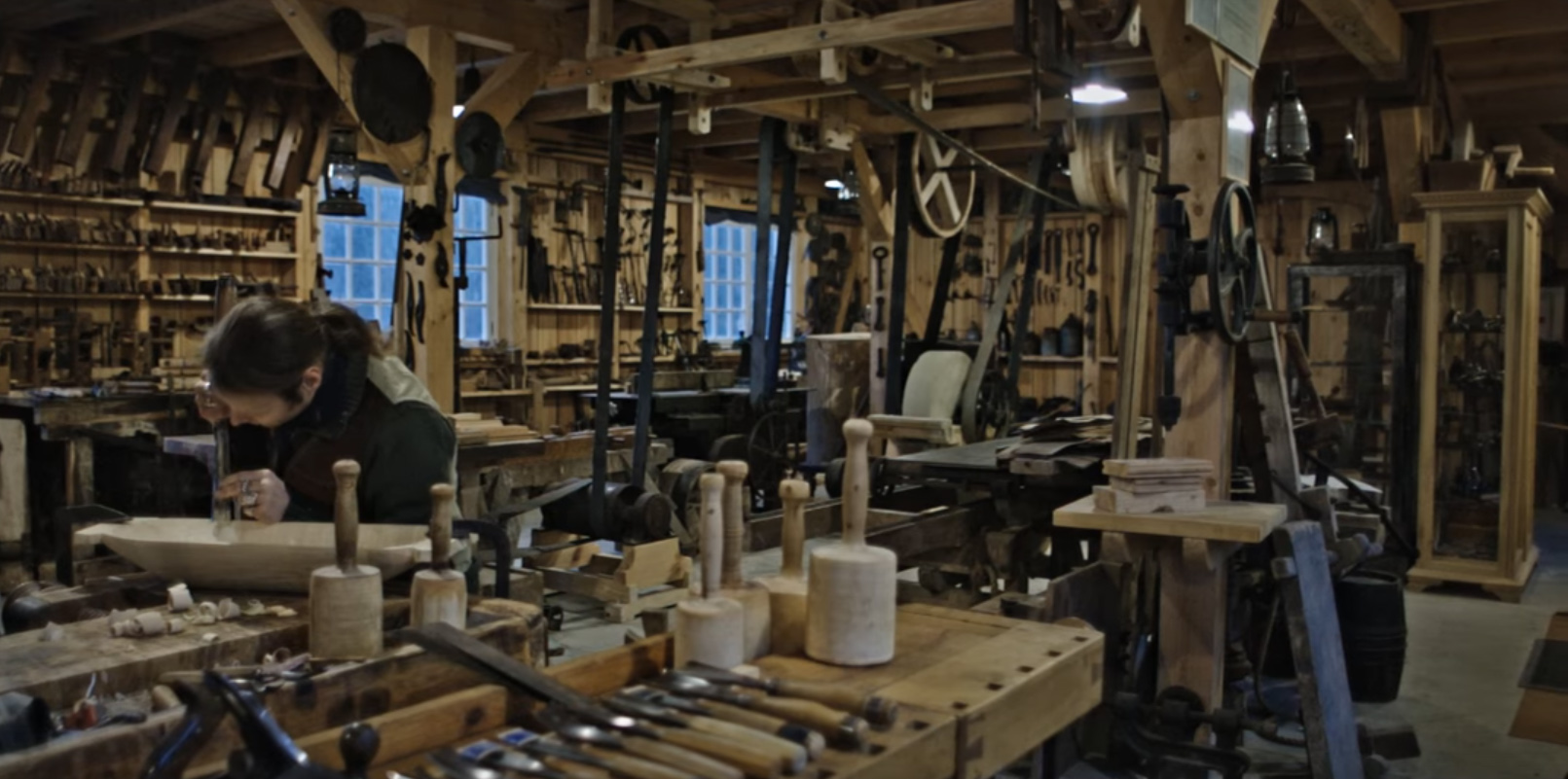 See how a dugout canoe is made by a master craftsman (watch)