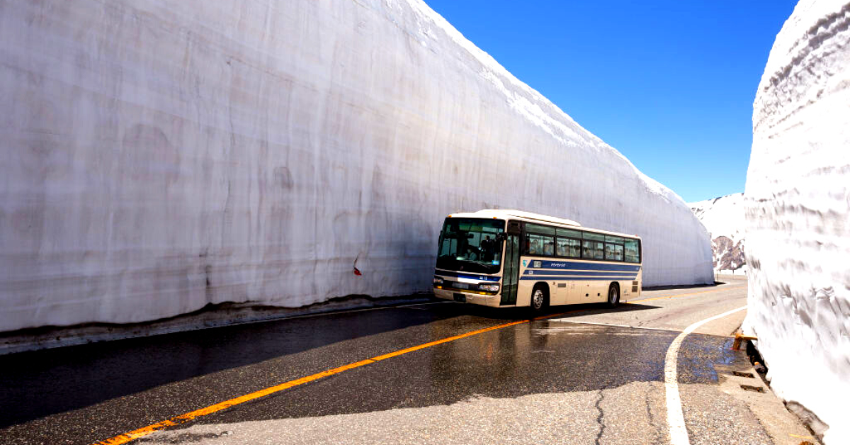 Too much snow. Татэяма Куробэ. Tateyama Kurobe Alpine. Дорога Татэяма Куробэ, Япония. Снежный коридор Татэяма Куробэ в Японии.